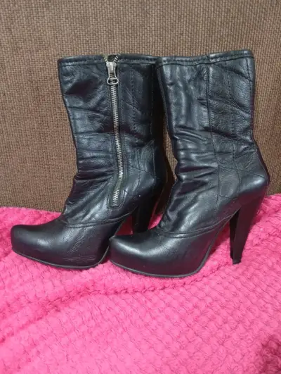 Botines de cuero negro con tacón alto - miniatura 1