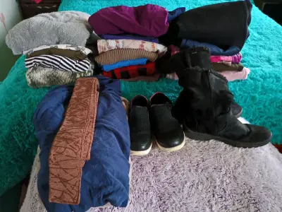 Lote de ropa y calzado para mujer en buen estado - miniatura 1