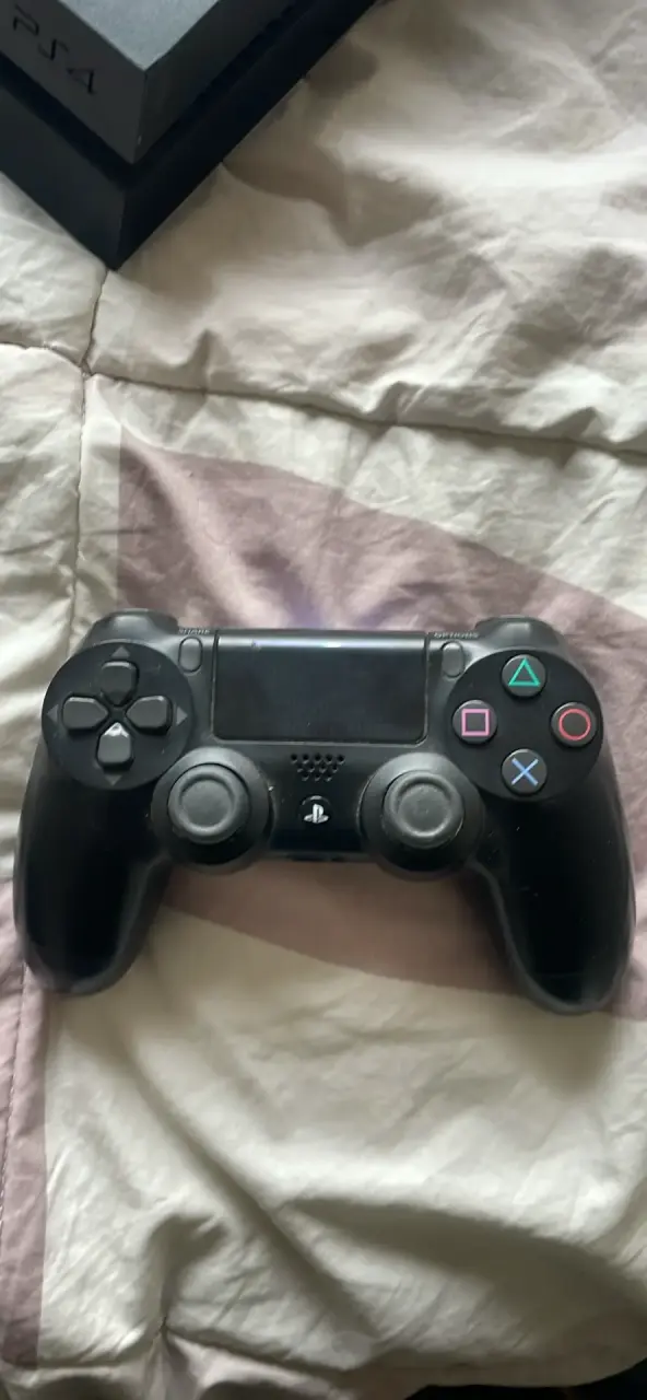 Consola PlayStation 4 con control incluido - 4
