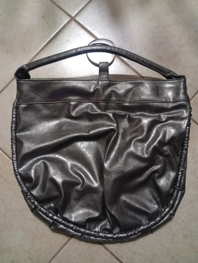 Bolso de cuero sintético gris con diseño trenzado - 2