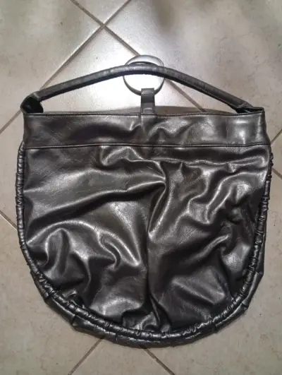 Bolso de cuero sintético gris con diseño trenzado - miniatura 2