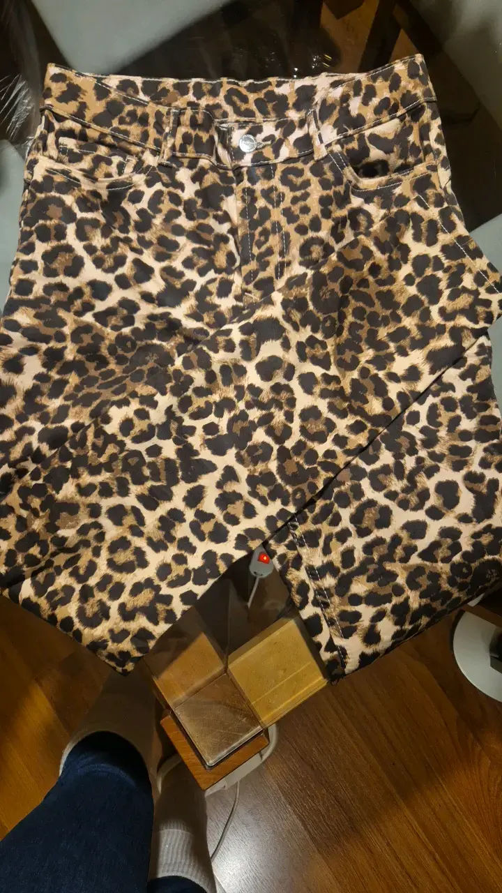Shorts de mezclilla con estampado animal print - 4