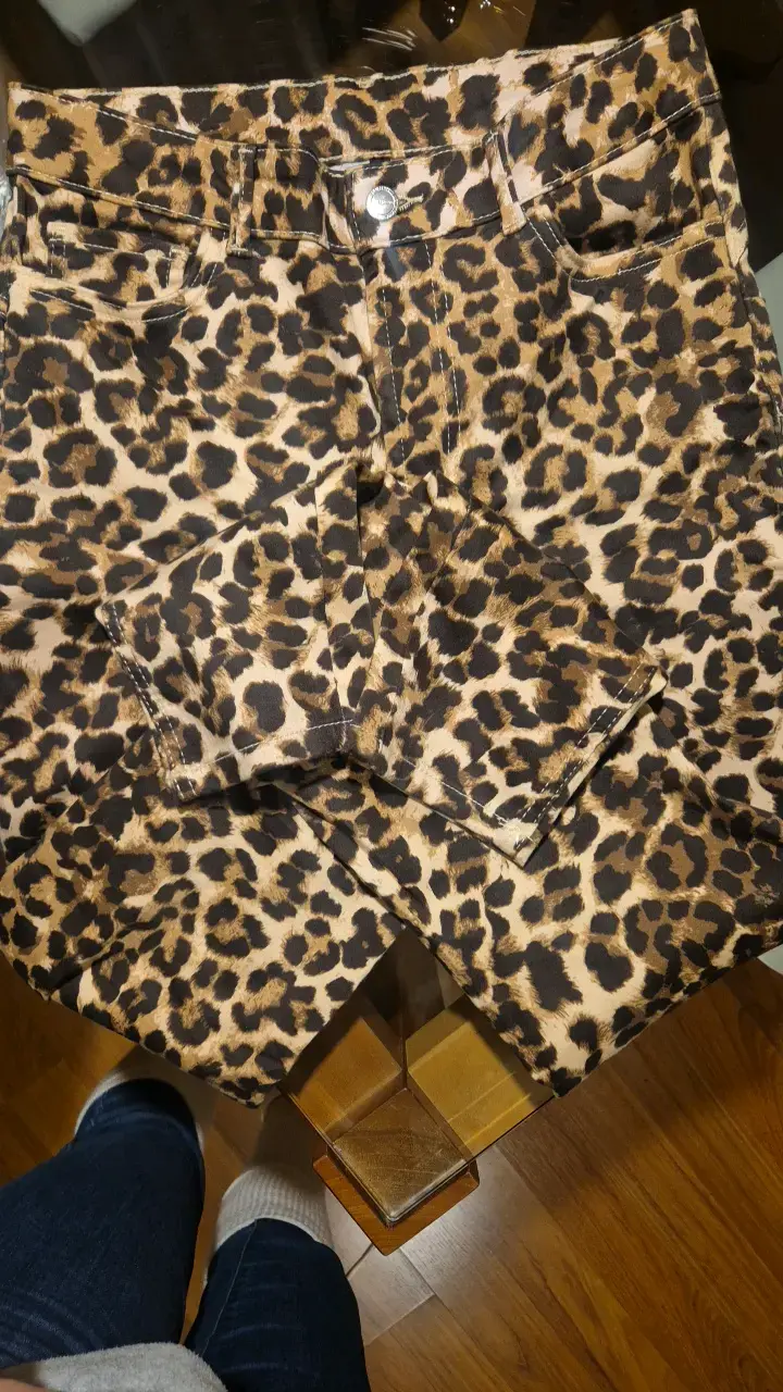 Shorts de mezclilla con estampado animal print - 6