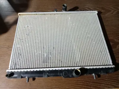 Radiador de auto en buen estado - miniatura 1