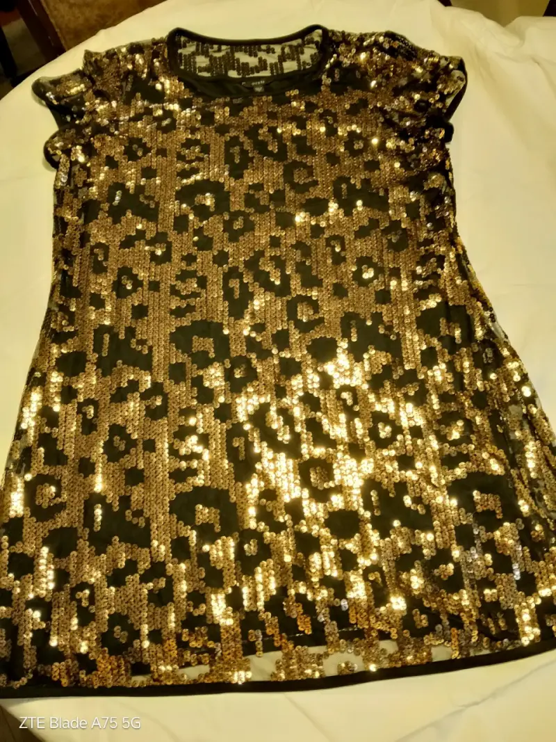 Vestido de lentejuelas doradas para fiesta - 2