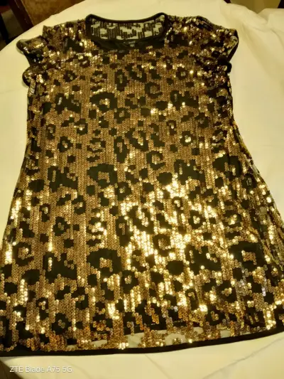 Vestido de lentejuelas doradas para fiesta - miniatura 2