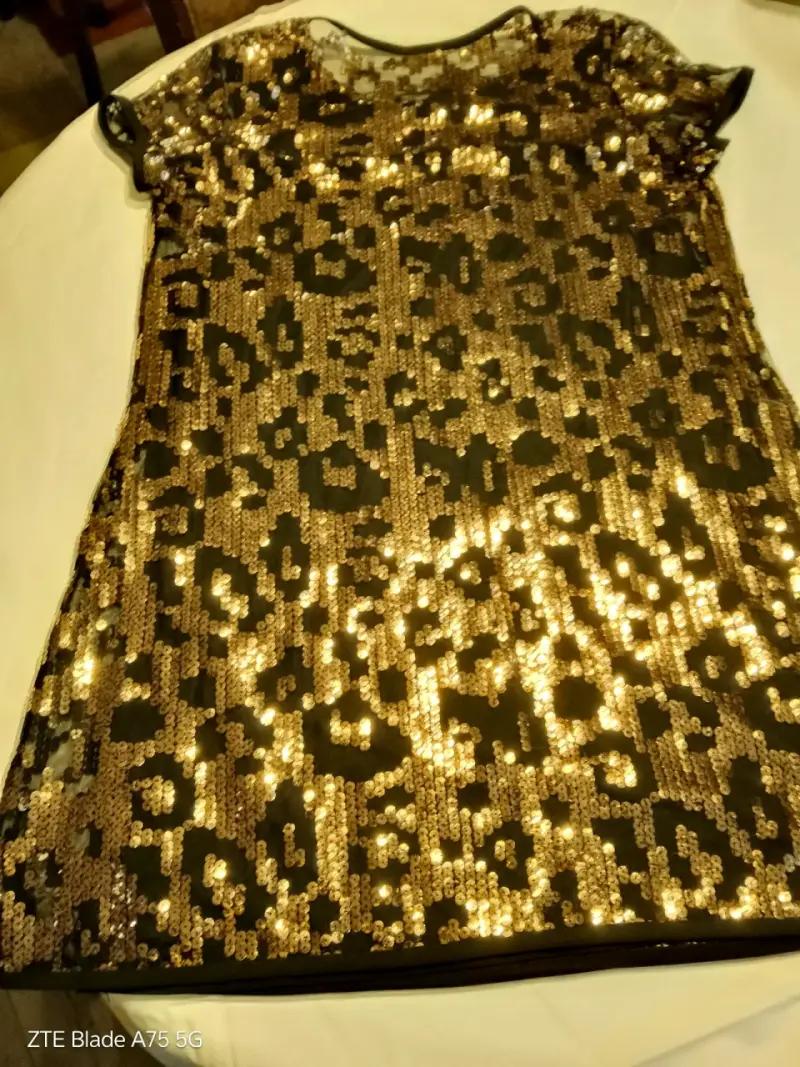 Vestido de lentejuelas doradas para fiesta - 3
