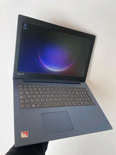 Laptop Lenovo azul con procesador AMD A6 - miniatura 5