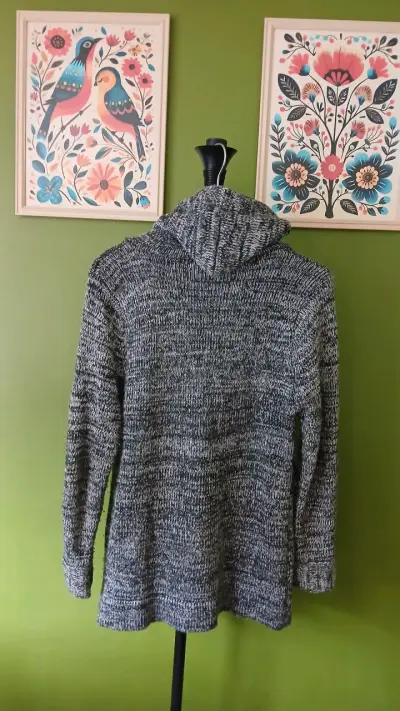 Suéter lana gris con capucha - miniatura 2