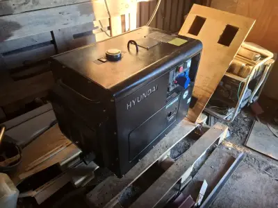 Generador eléctrico Hyundai DHY8000SE silencioso - miniatura 2