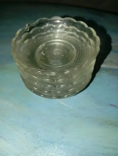 Caja de madera antigua con asa de metal - miniatura 4