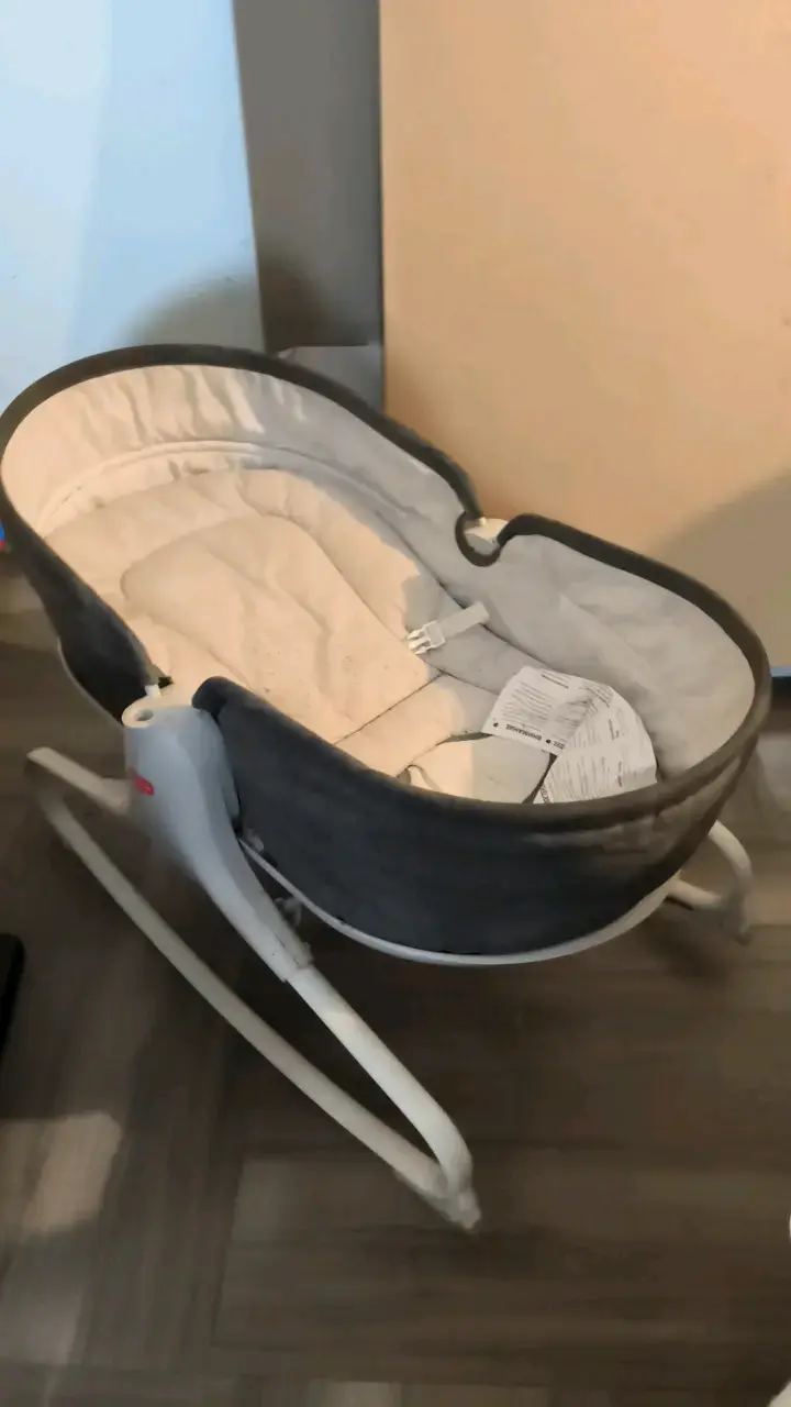 Cuna mecedora para bebé color gris - 1