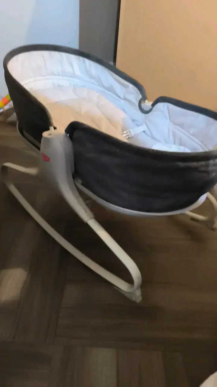 Cuna mecedora para bebé color gris - 3