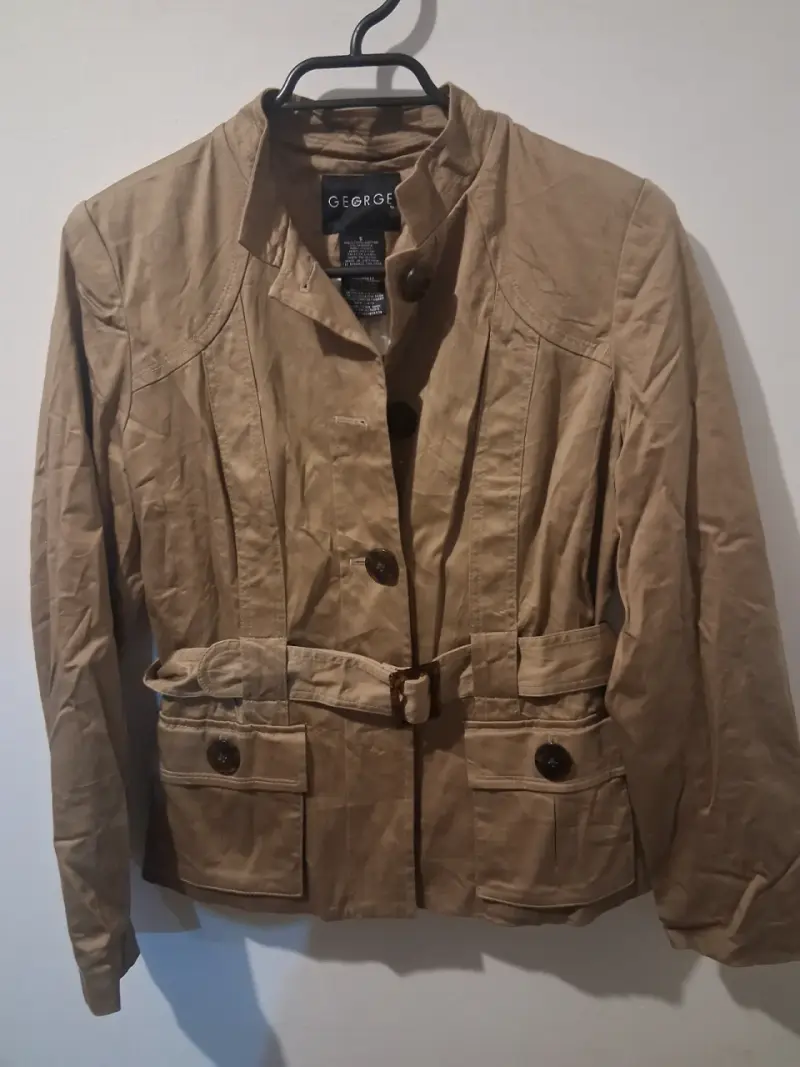 Chaqueta beige con cinturón - 1