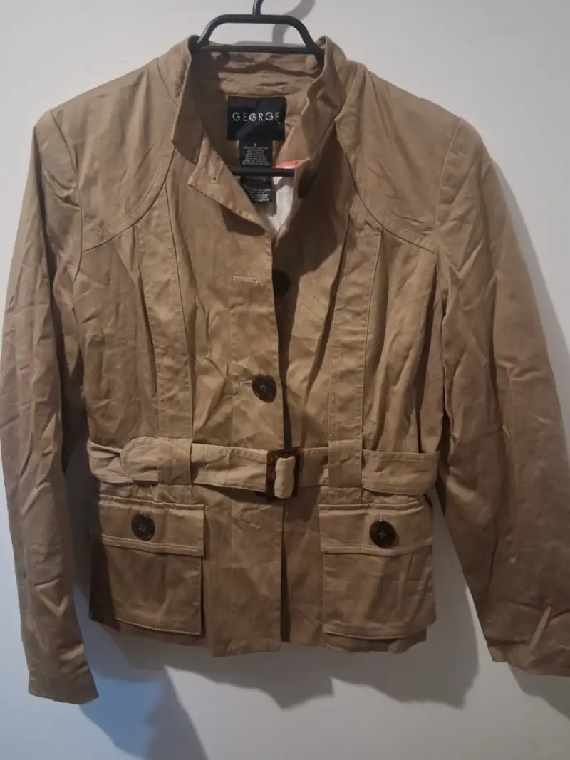 Chaqueta beige con cinturón - 2