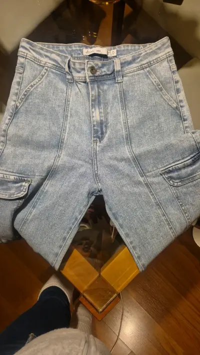 Jeans cortos de mezclilla azul con bolsillos - miniatura 1