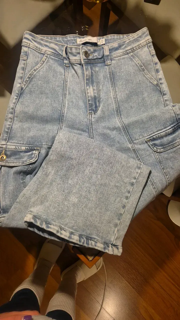 Jeans cortos de mezclilla azul con bolsillos - 2