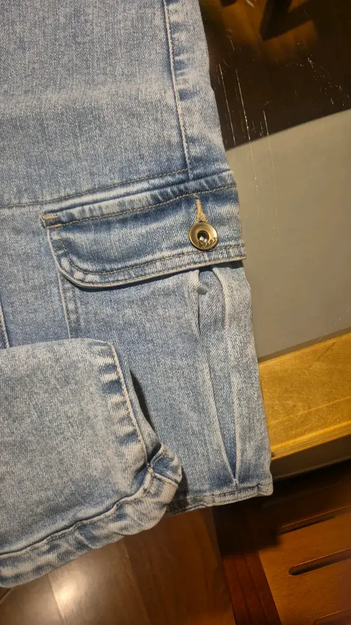 Jeans cortos de mezclilla azul con bolsillos - 4
