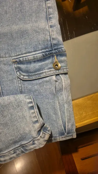 Jeans cortos de mezclilla azul con bolsillos - miniatura 4