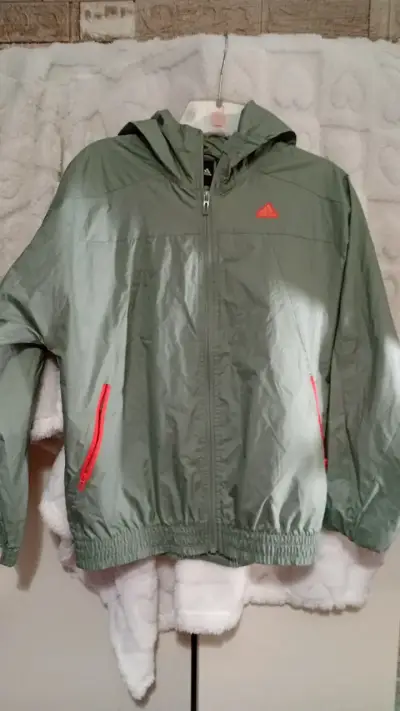 Chaqueta cortaviento verde Adidas con capucha - miniatura 1