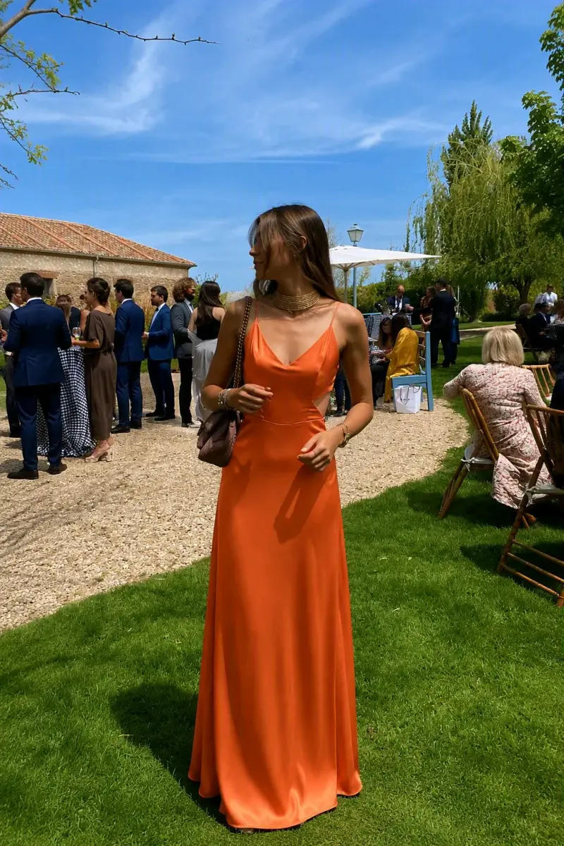 Vestido largo de satén naranja elegante - 2