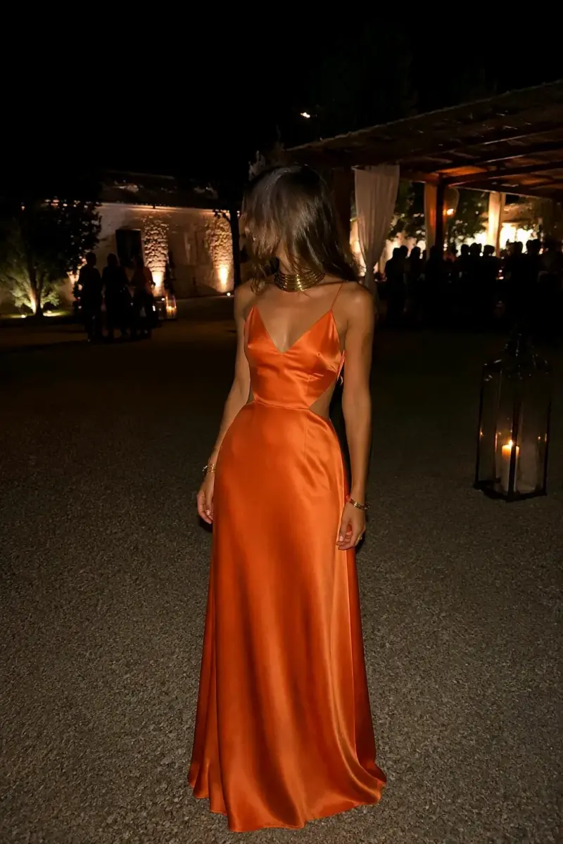 Vestido largo de satén naranja elegante - 3
