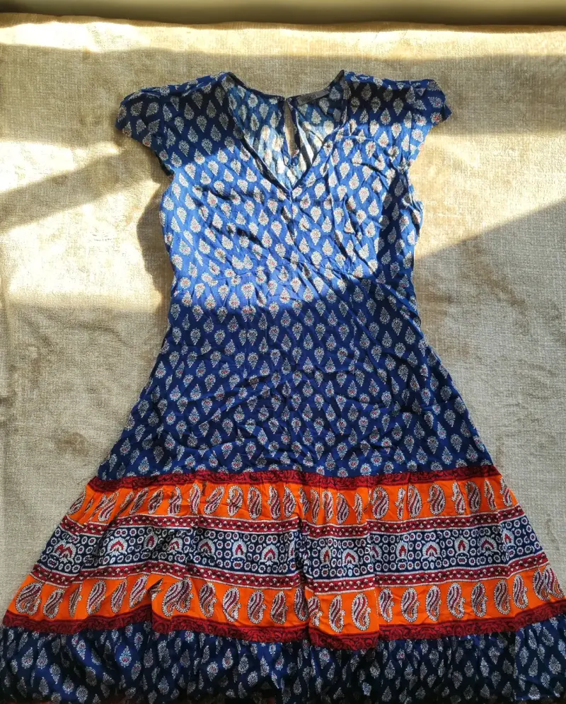 Vestido bohemio azul y naranja con estampado