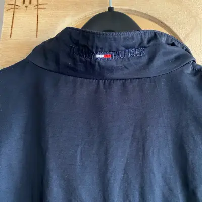 Chaqueta Cortavientos Tommy Hilfiger Navy Blue - miniatura 4