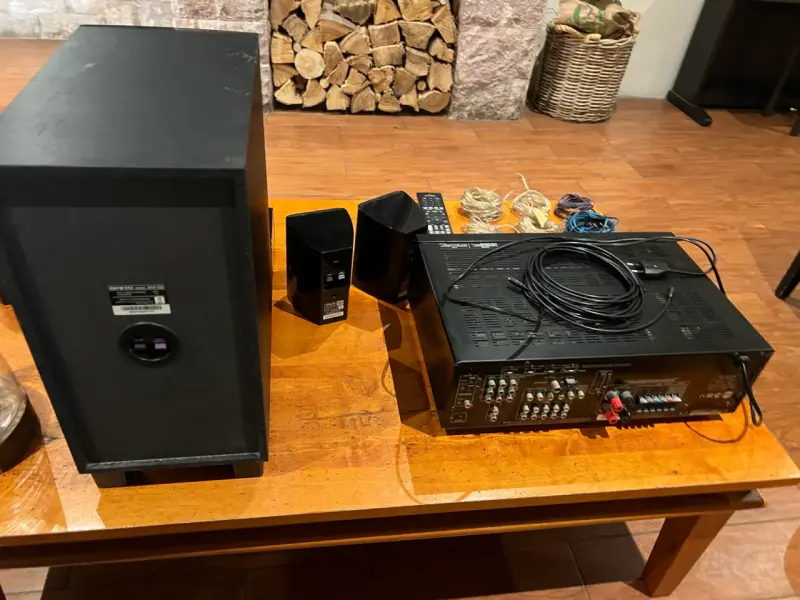 Sistema de sonido Onkyo con subwoofer y parlantes - 4
