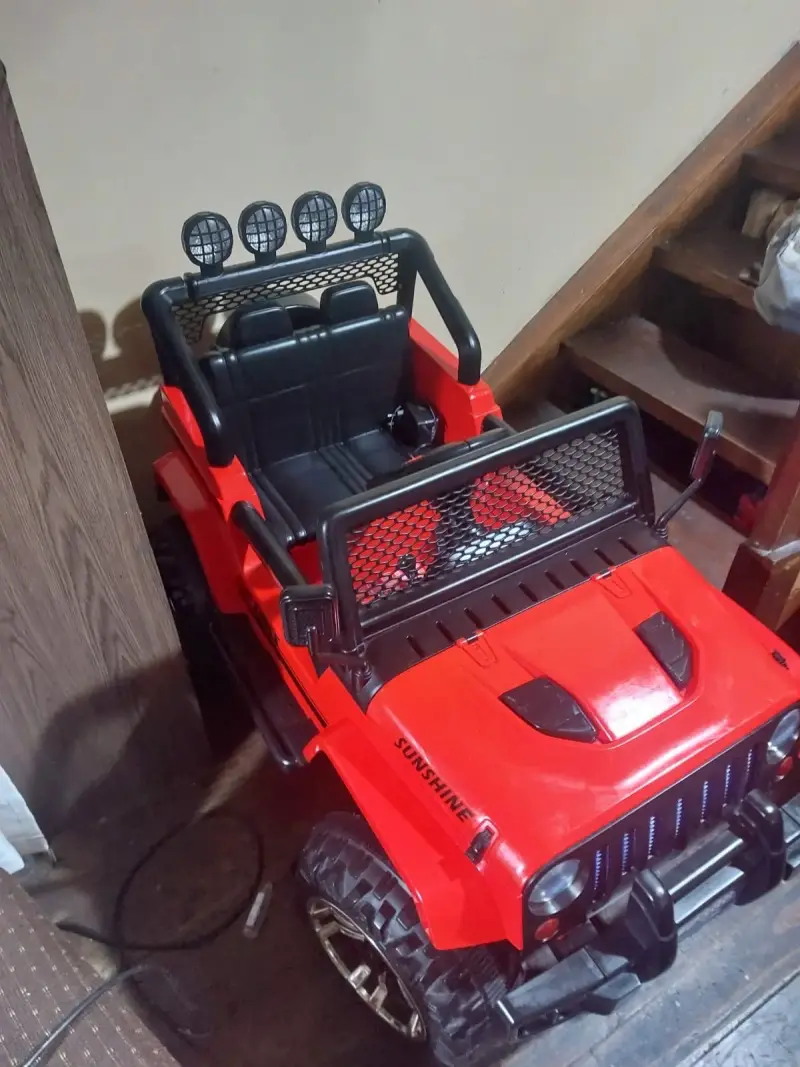 Jeep eléctrico para niños rojo con luces LED - 1