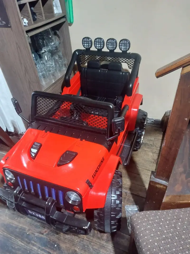 Jeep eléctrico para niños rojo con luces LED - 2