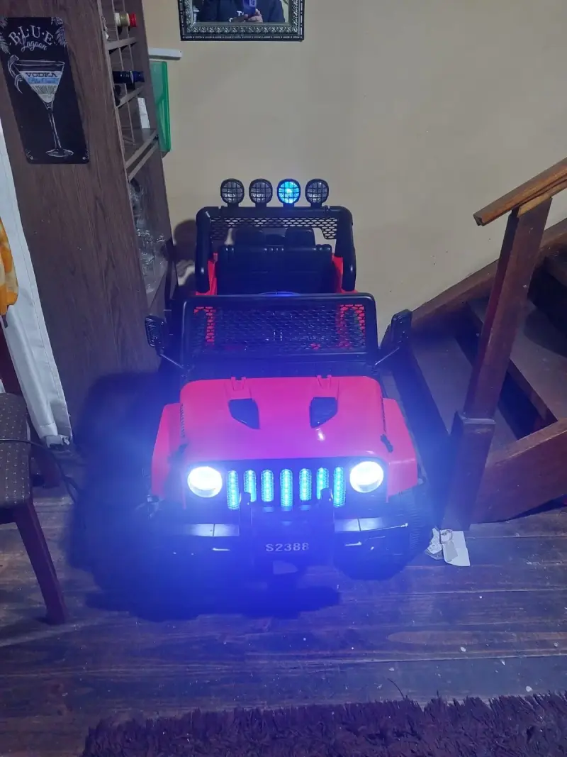 Jeep eléctrico para niños rojo con luces LED - 3