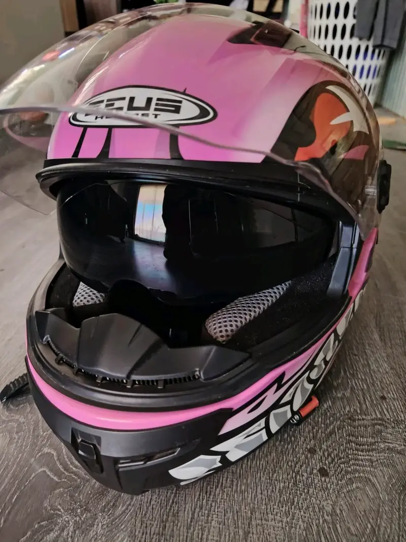 Casco de moto Zeus rosa con diseño gráfico - 2