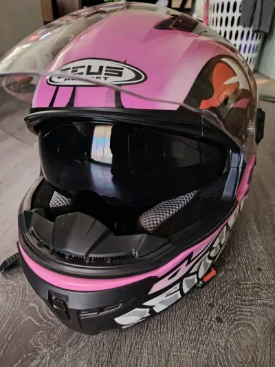 Casco de moto Zeus rosa con diseño gráfico - miniatura 2