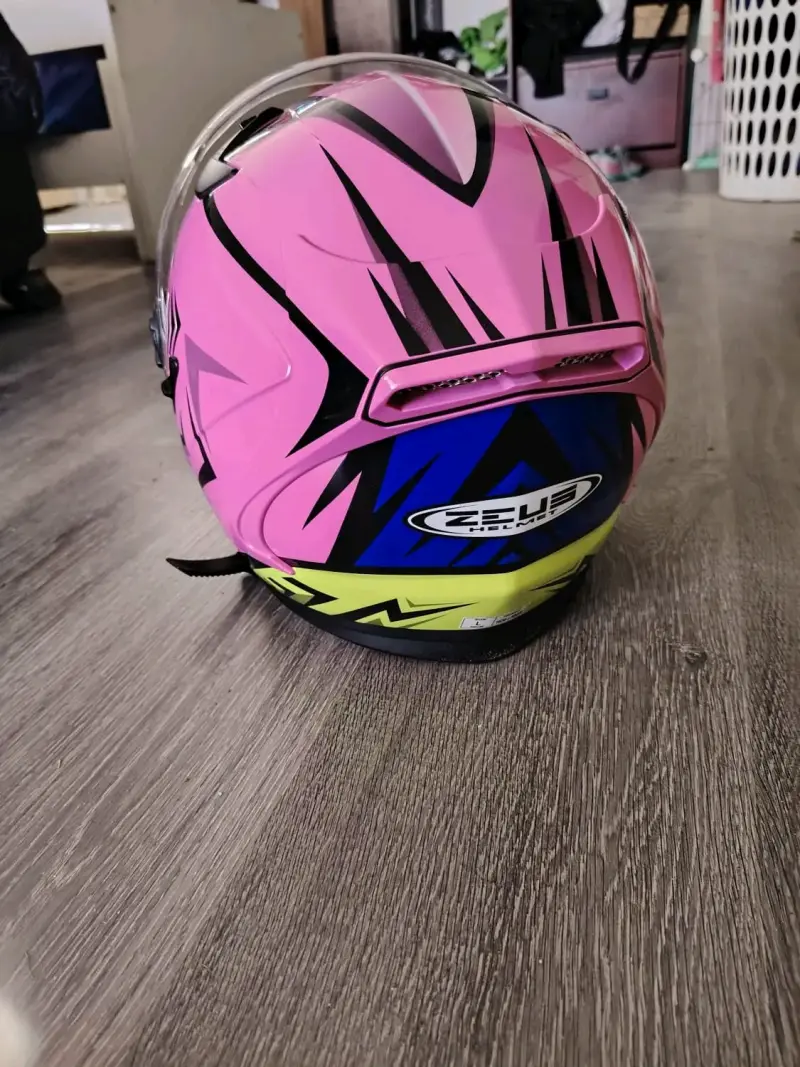 Casco de moto Zeus rosa con diseño gráfico - 4