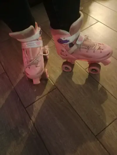 Patines de cuatro ruedas rosados para adultos - miniatura 1
