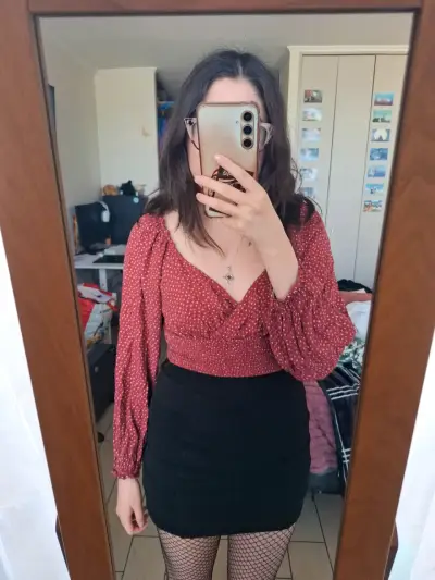 Conjunto blusa roja y falda negra talla M - miniatura 1