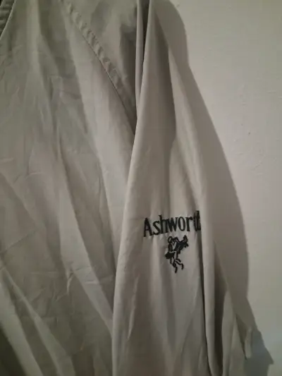 Cortaviento Ashworth gris con cuello en V - miniatura 3