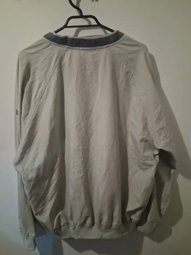 Cortaviento Ashworth gris con cuello en V - 5