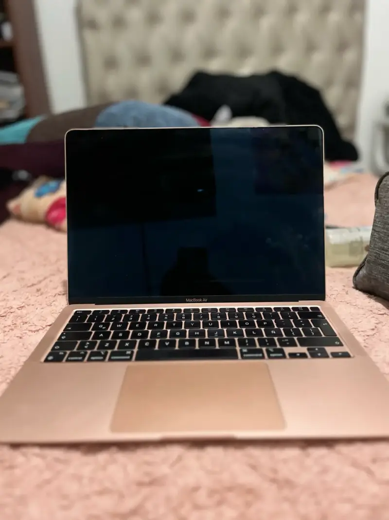 MacBook Air dorado - 2