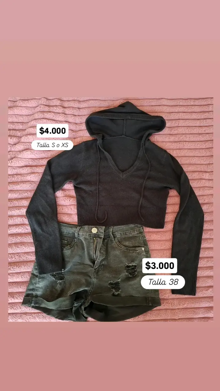 Conjunto de poler贸n negro y shorts desgastados