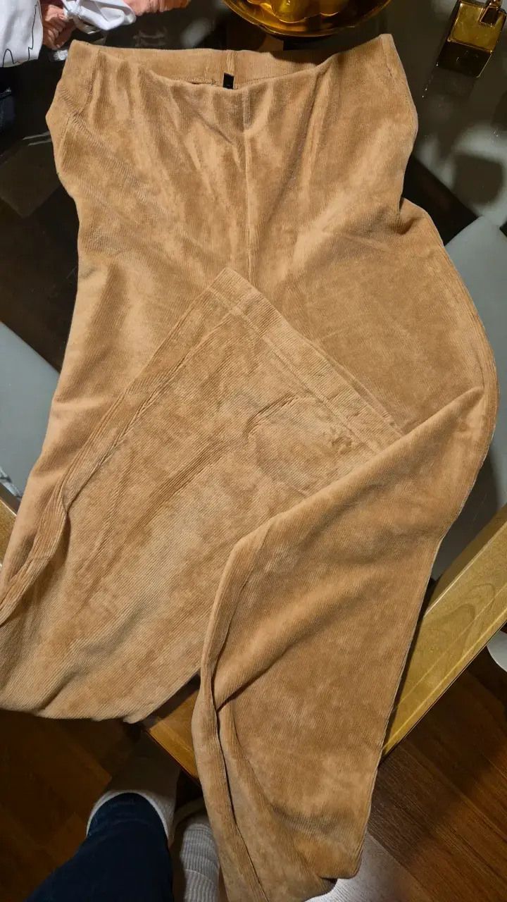 Pantalones de pana color beige para mujer - 1