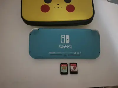 Nintendo Switch Lite azul con estuche Pikachu - miniatura 3