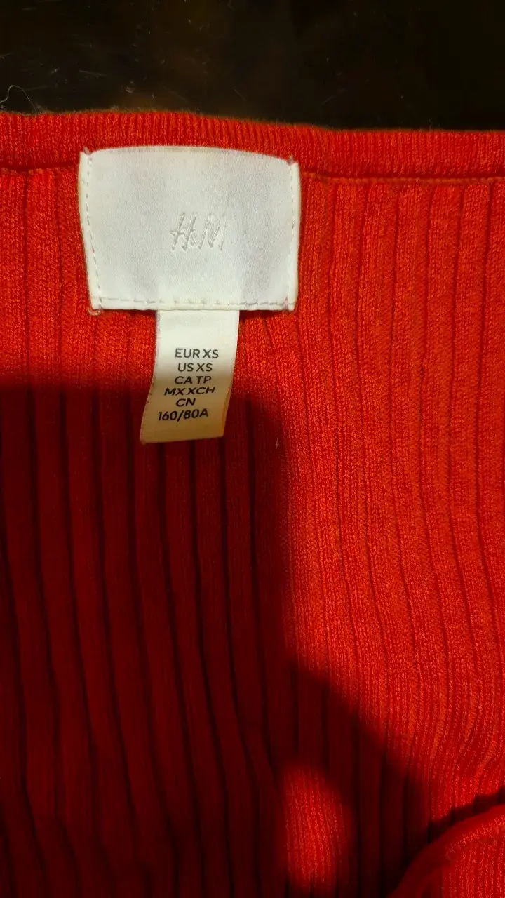 Suéter rojo ajustado H&M para mujer - 2