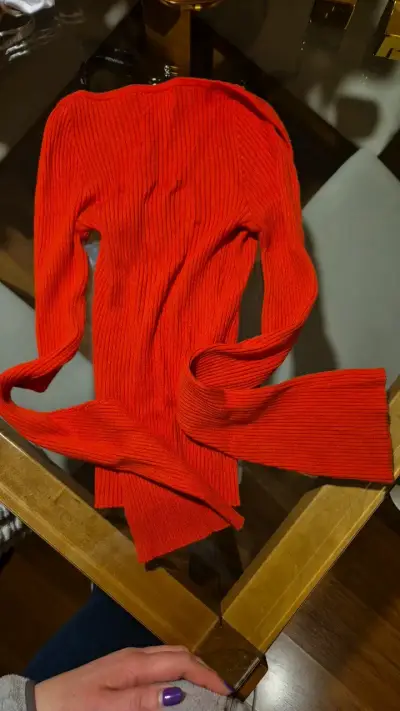 Suéter rojo ajustado H&M para mujer - miniatura 3