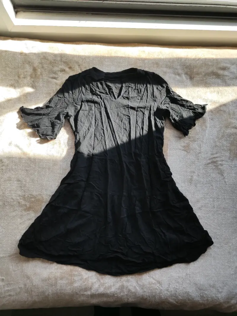 Vestido negro casual para mujer