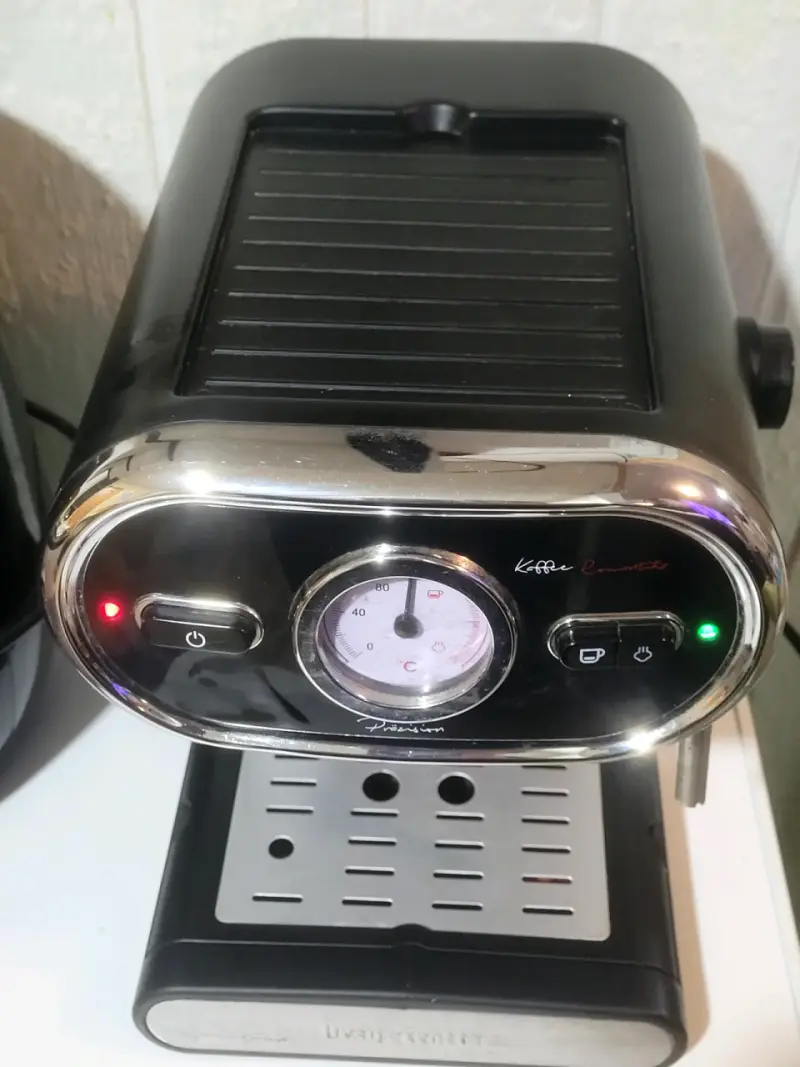 Cafetera espresso Ursus Trotter negra - 2