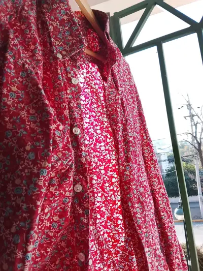 Blusa Roja Floral de Algodón para Mujer - miniatura 1