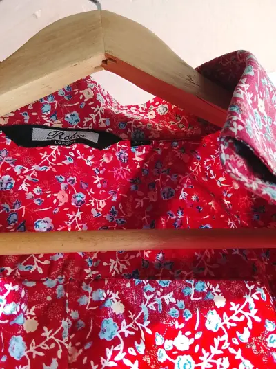 Blusa Roja Floral de Algodón para Mujer - miniatura 2