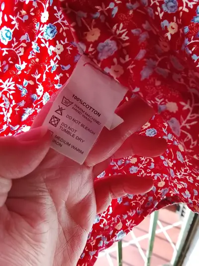 Blusa Roja Floral de Algodón para Mujer - miniatura 3